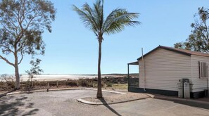 Superior-Ferienhütte, 2 Schlafzimmer (Waterfront - Sleeps 4) | Strand-/Meerblick