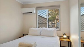 Superior 2 Bedroom Waterfront Cabin - Sleeps 6 | 1 bedroom, free WiFi, bed sheets