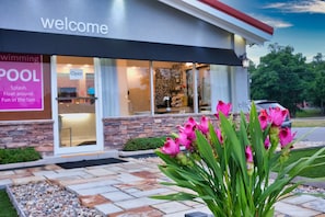 Front of property - Regency Inn (Eddyville)
