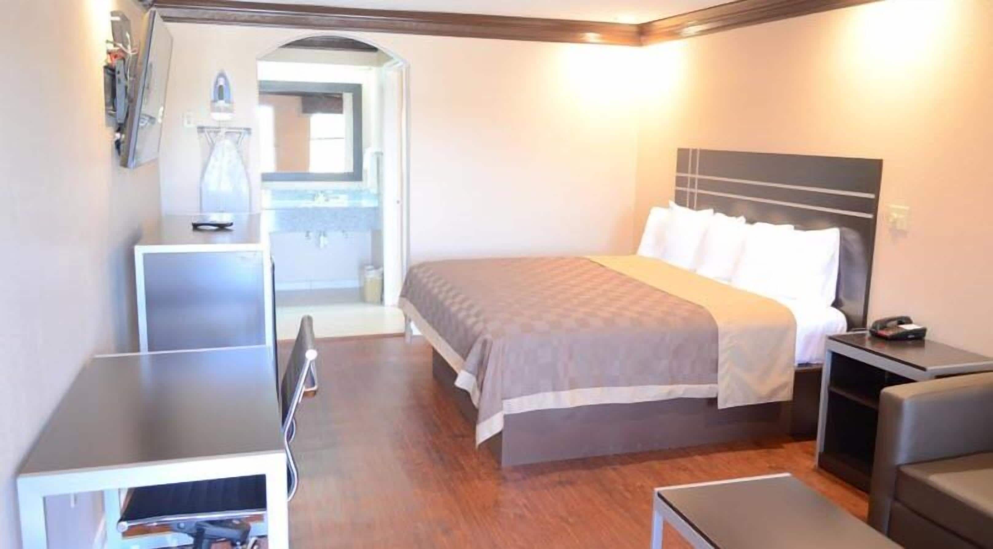 Desk, iron/ironing board, free WiFi, bed sheets