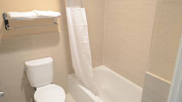 Combined shower/bathtub, free toiletries, hair dryer, towels