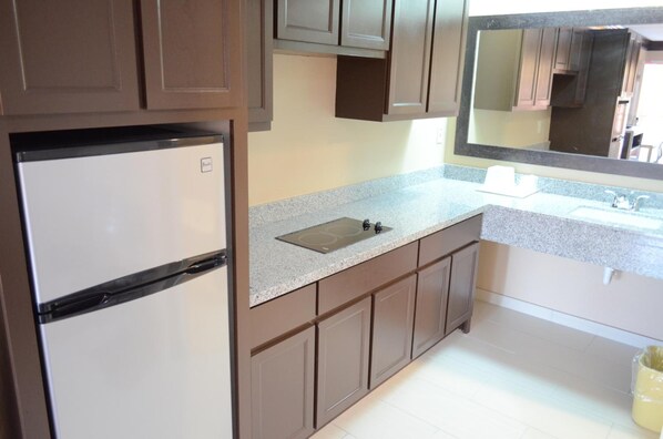 Fridge, microwave - Regency Inn (Humble)