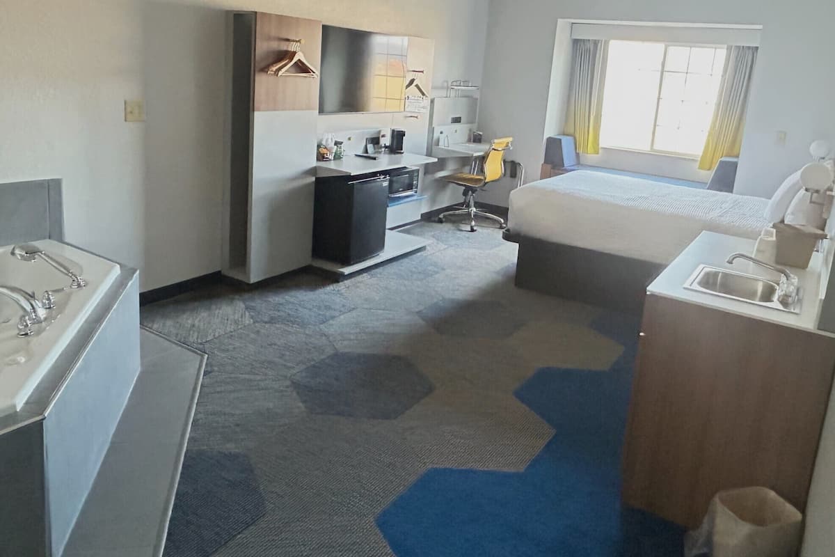 deluxe studio suite, 1 queen bed, non smoking | desk, blackout curtains, iron/ironing board, free cots/infant beds