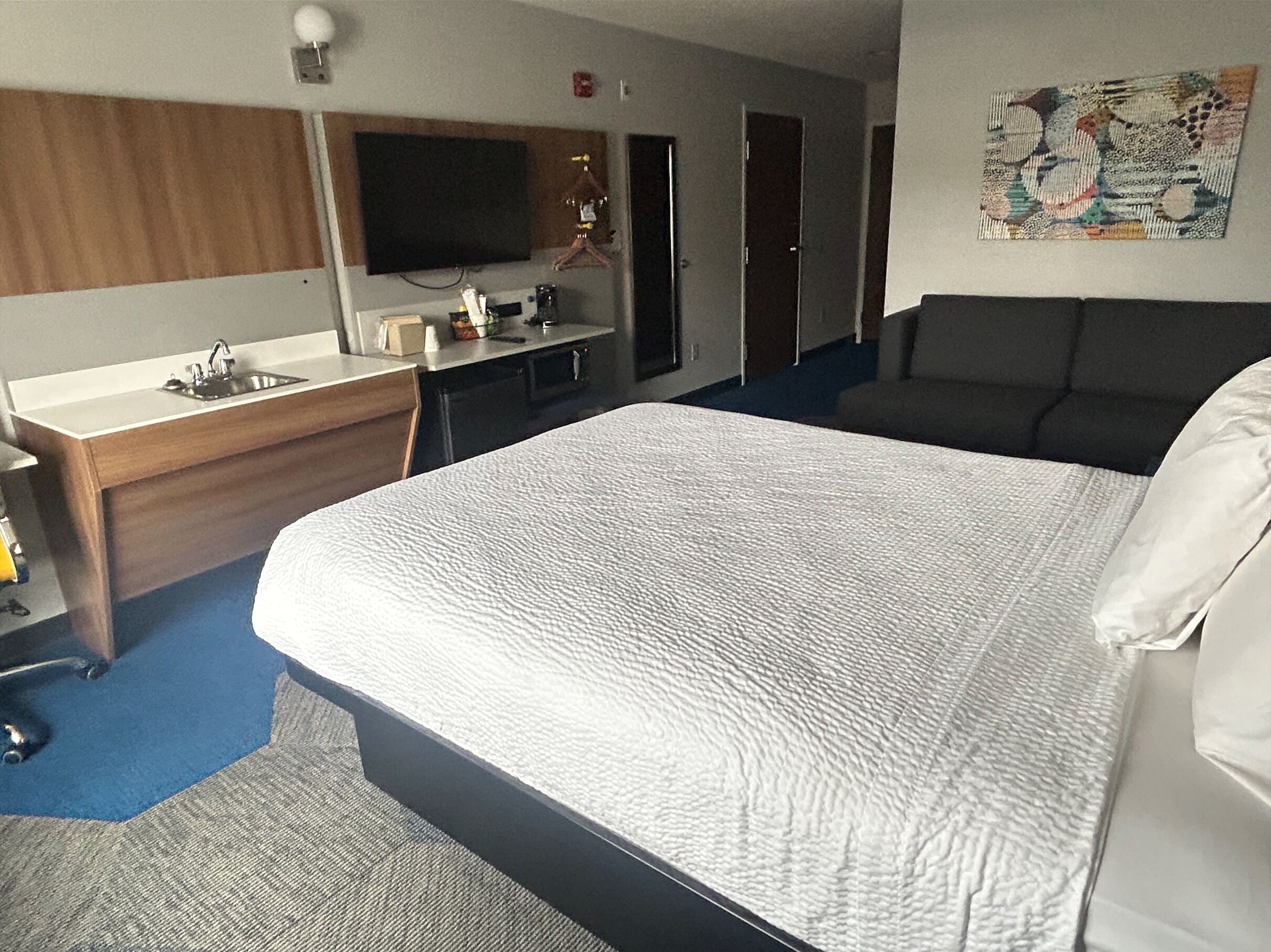 studio suite, 1 queen bed, accessible, non smoking | desk, blackout curtains, iron/ironing board, free cots/infant beds