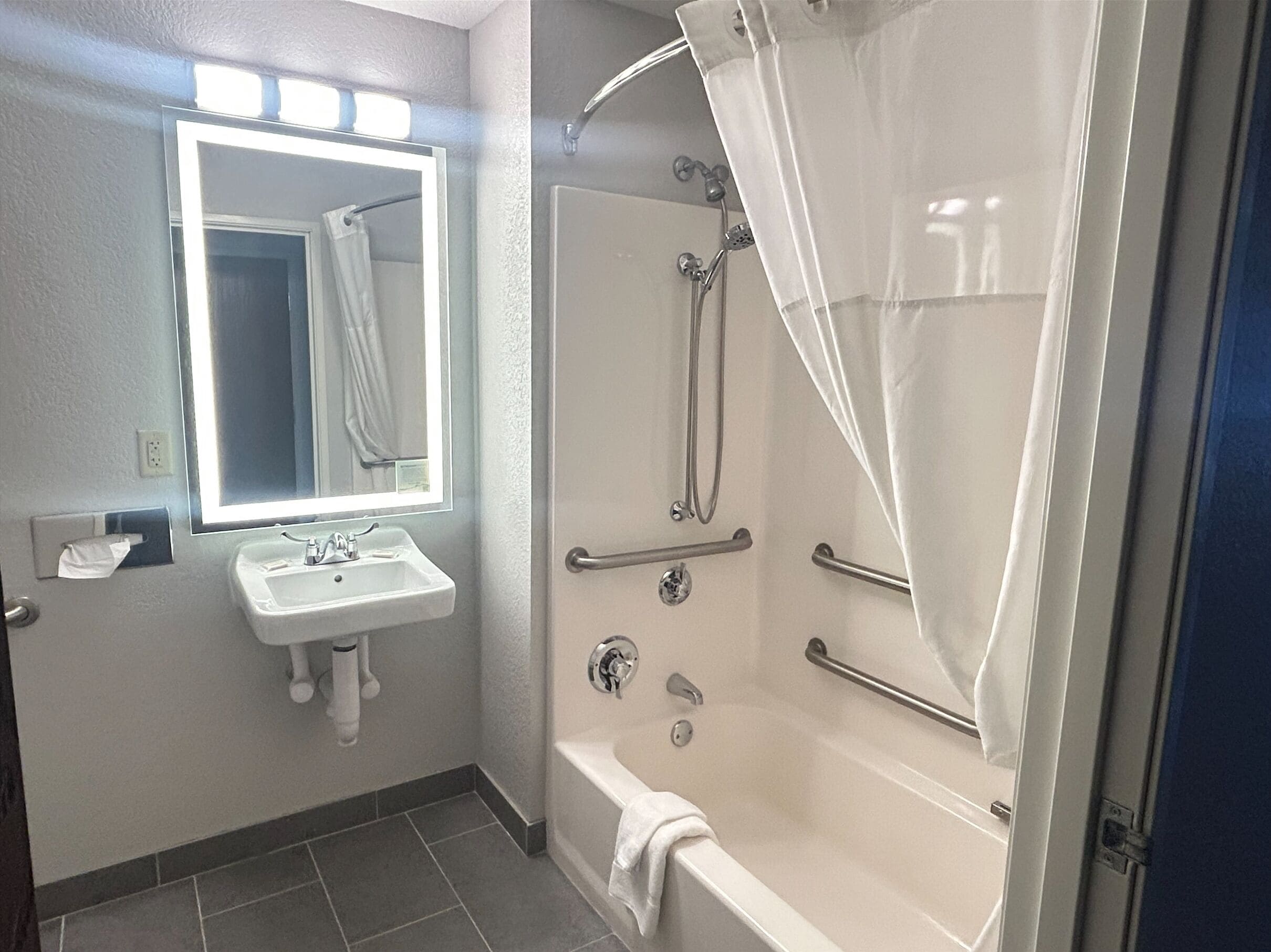 studio suite, 1 queen bed, accessible, non smoking | bathroom | combined shower/bathtub, free toiletries, hair dryer, towels