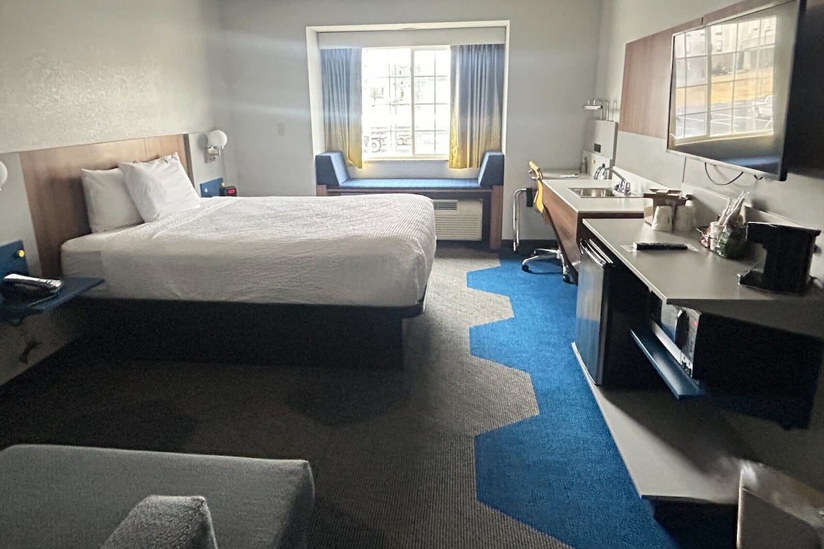 Studio Suite, 1 Queen Bed, Accessible, Non Smoking | Desk, blackout drapes, iron/ironing board, free cribs/infant beds