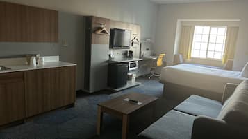 Studio Suite, 1 Queen Bed, Non Smoking | Desk, blackout drapes, iron/ironing board, free cribs/infant beds