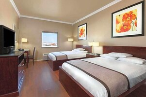 办公桌、遮光窗帘、熨斗/熨衣板、免费 WiFi