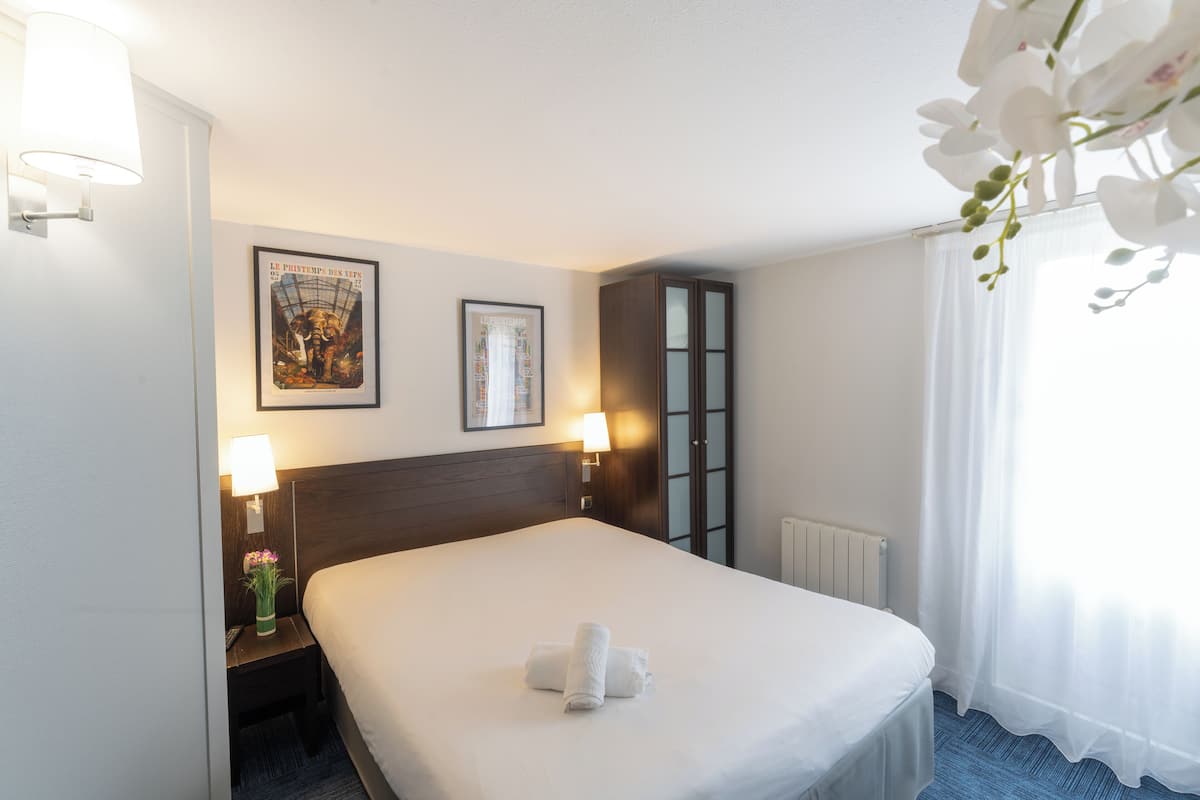 Double Room | Desk, laptop workspace, soundproofing, WiFi (free)