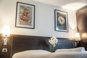 Mobiliario individual, escritorio, espacio para trabajar con un portátil