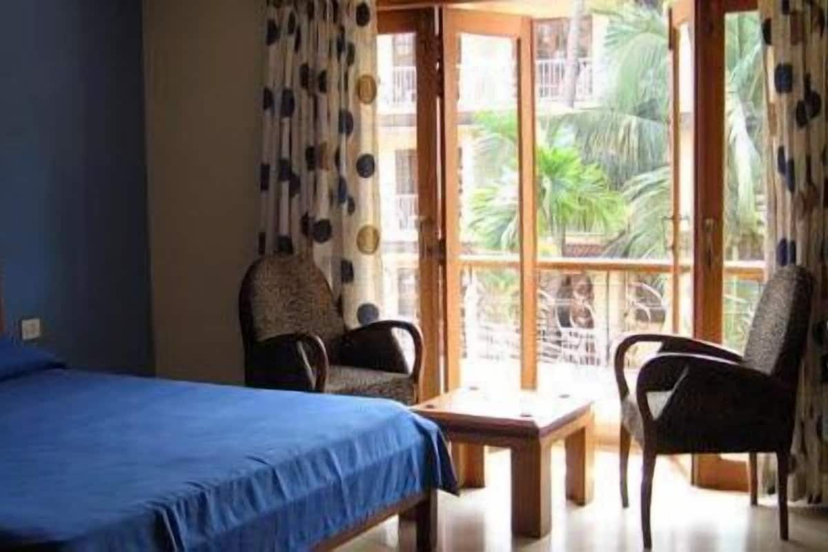 deluxe double room | minibar, in-room safe, iron/ironing board, rollaway beds