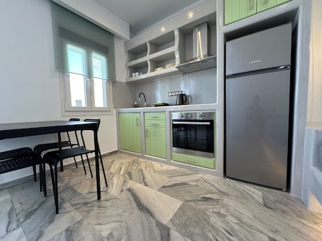 Apartment | In-room safe, desk, iron/ironing board, free WiFi