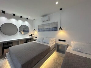 In-room safe, desk, iron/ironing board, free WiFi - Aphrodite Hotel & Apartments (Ios)