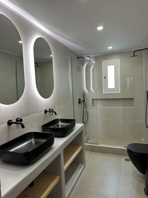 House | Bathroom | Hair dryer, towels - Aphrodite Hotel & Apartments (Ios)