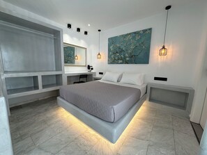 In-room safe, desk, iron/ironing board, free WiFi - Aphrodite Hotel & Apartments (Ios)