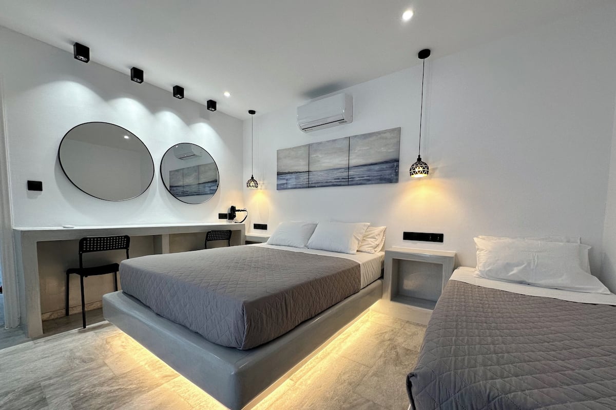 Premium Apartment | Peti besi dalam bilik, meja, seterika/papan seterika, Wi-fi percuma