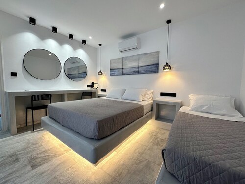 Aphrodite Hotel & Apartments