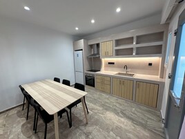 Caja de seguridad en la habitación y escritorio