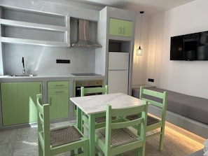 In-room safe, desk, iron/ironing board, free WiFi - Aphrodite Hotel & Apartments (Ios)