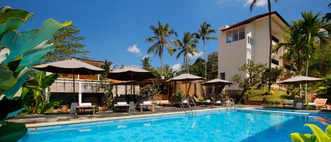 2 outdoor pools, pool umbrellas, pool loungers