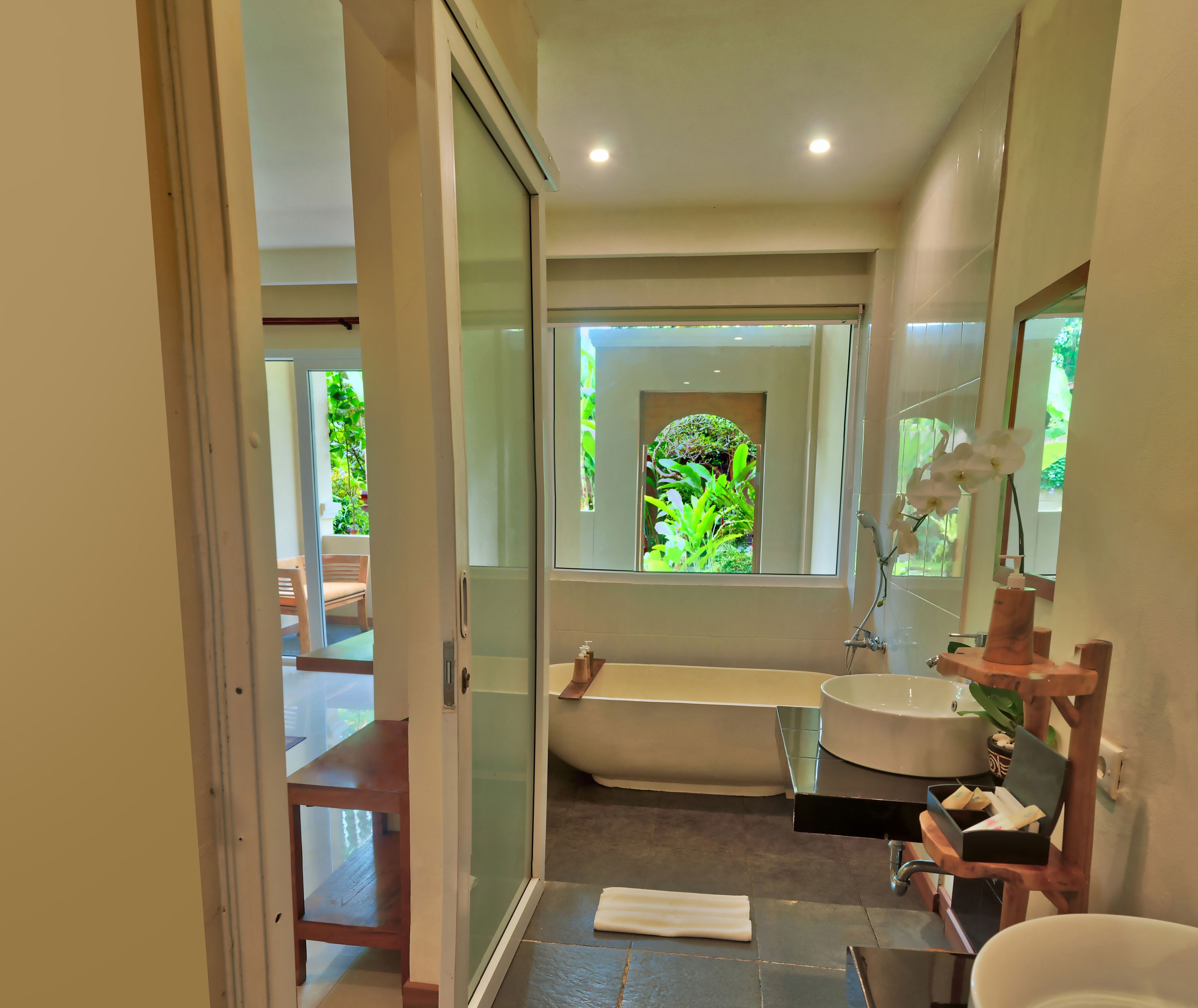 deluxe terrace garden view | bathroom | separate bathtub and shower, free toiletries, hair dryer, bathrobes