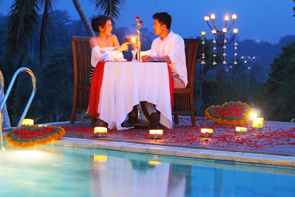 Breakfast served, international cuisine, pool views