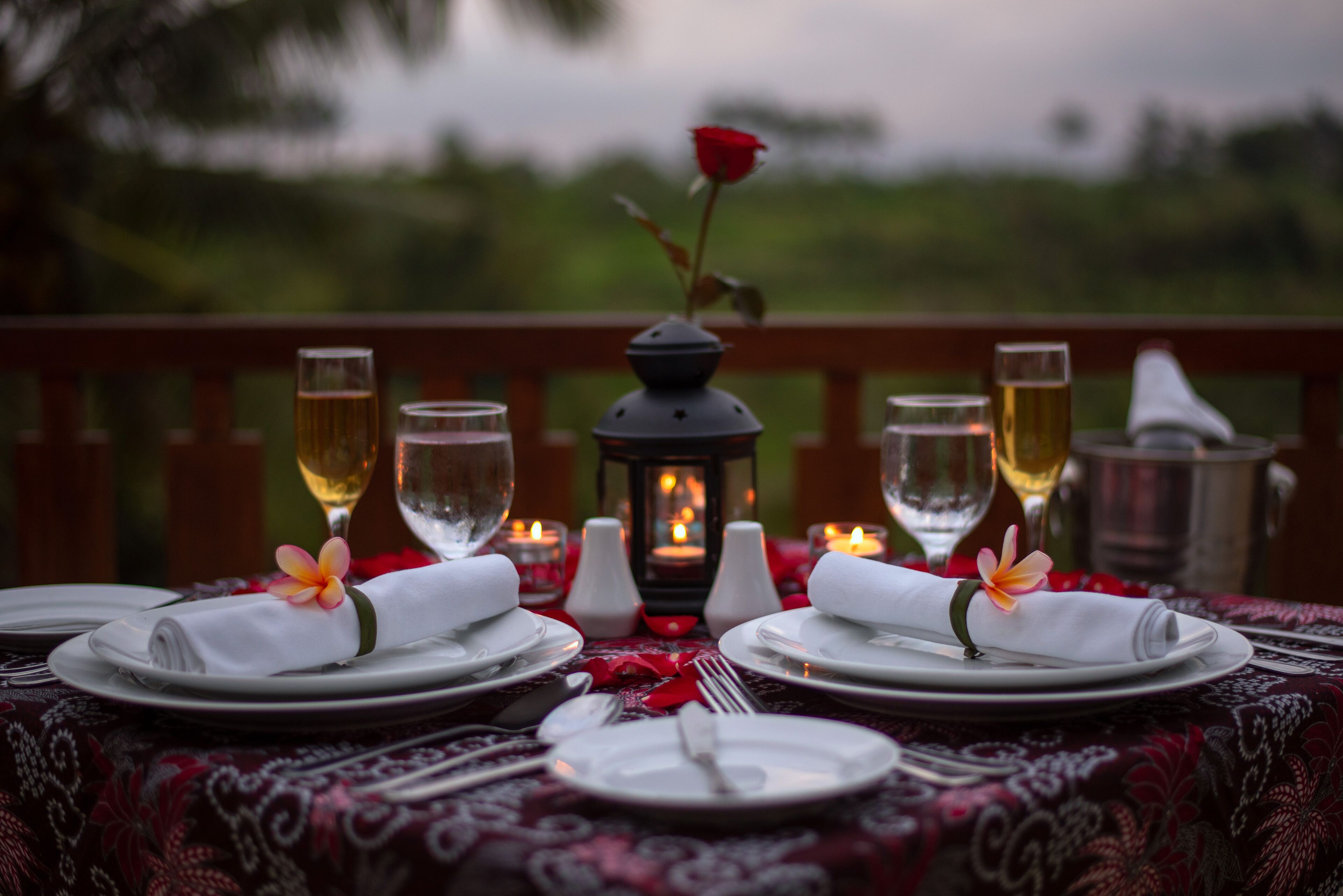 Breakfast served, international cuisine, pool views 