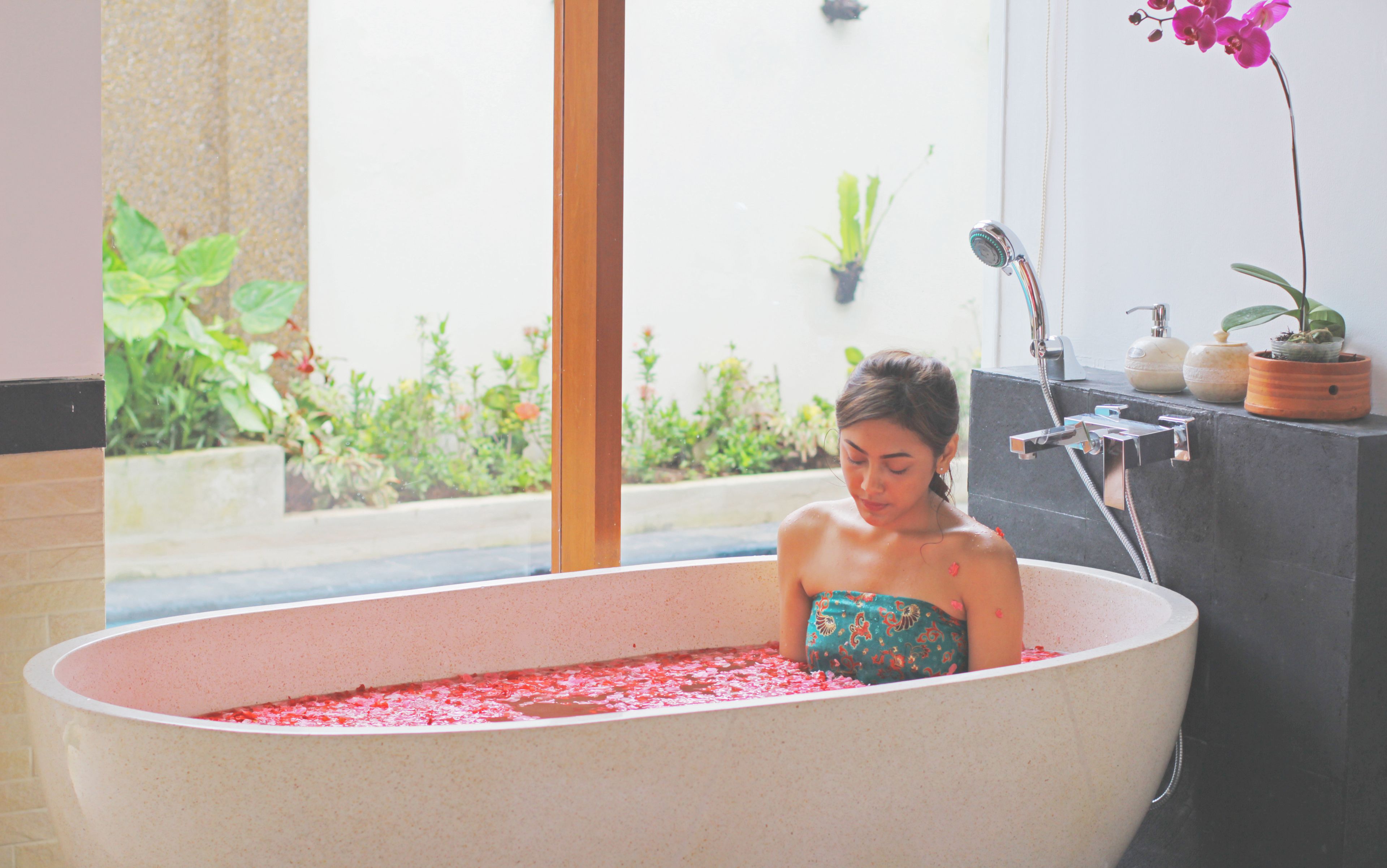 honeymoon villa | deep-soaking bathtub