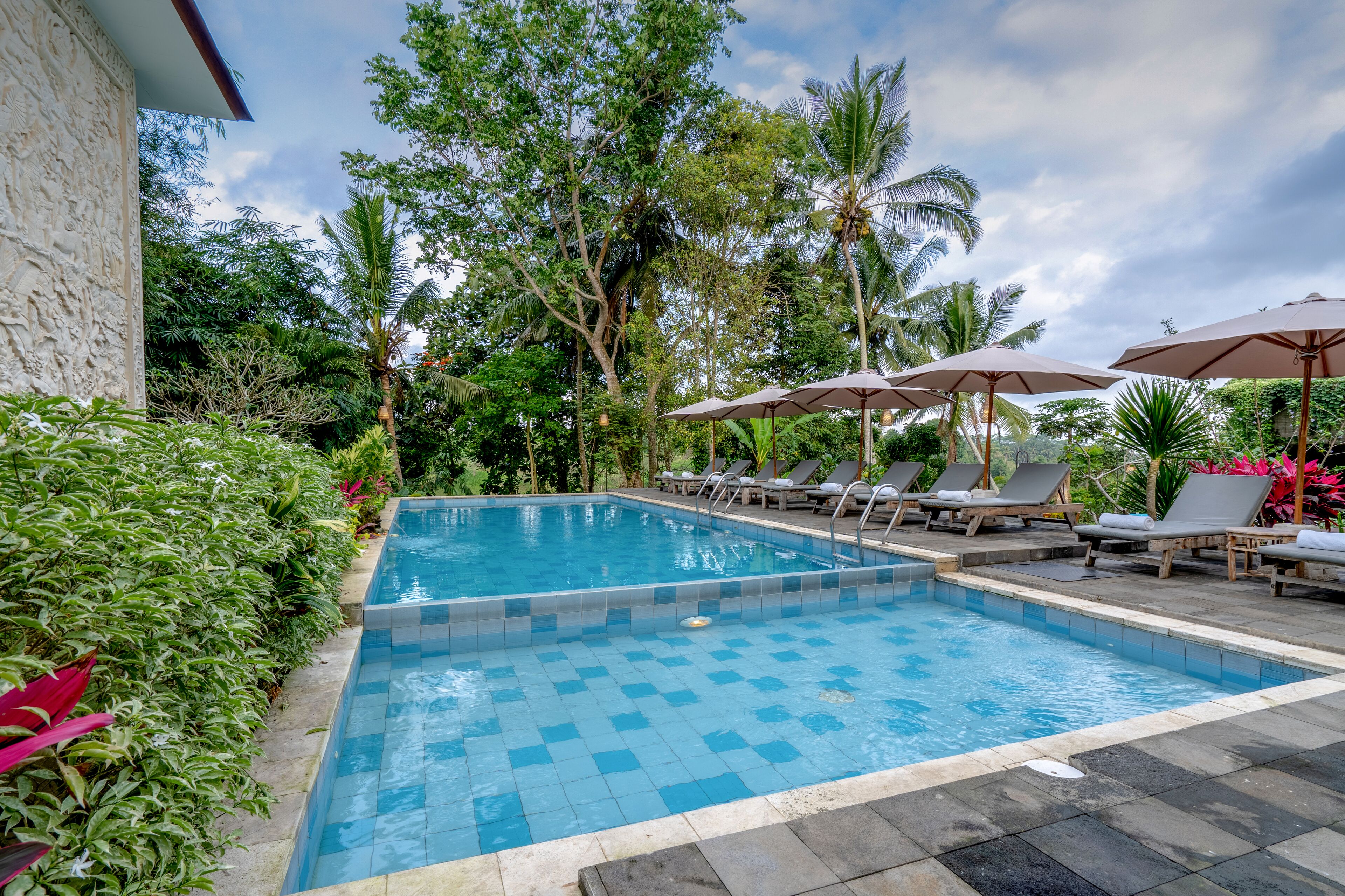 2 outdoor pools, pool umbrellas, sun loungers