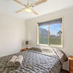Superior 3 Bedroom Cabin  - Discovery Parks - Roxby Downs (Roxby Downs)