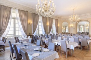 Lunch and dinner served, French cuisine