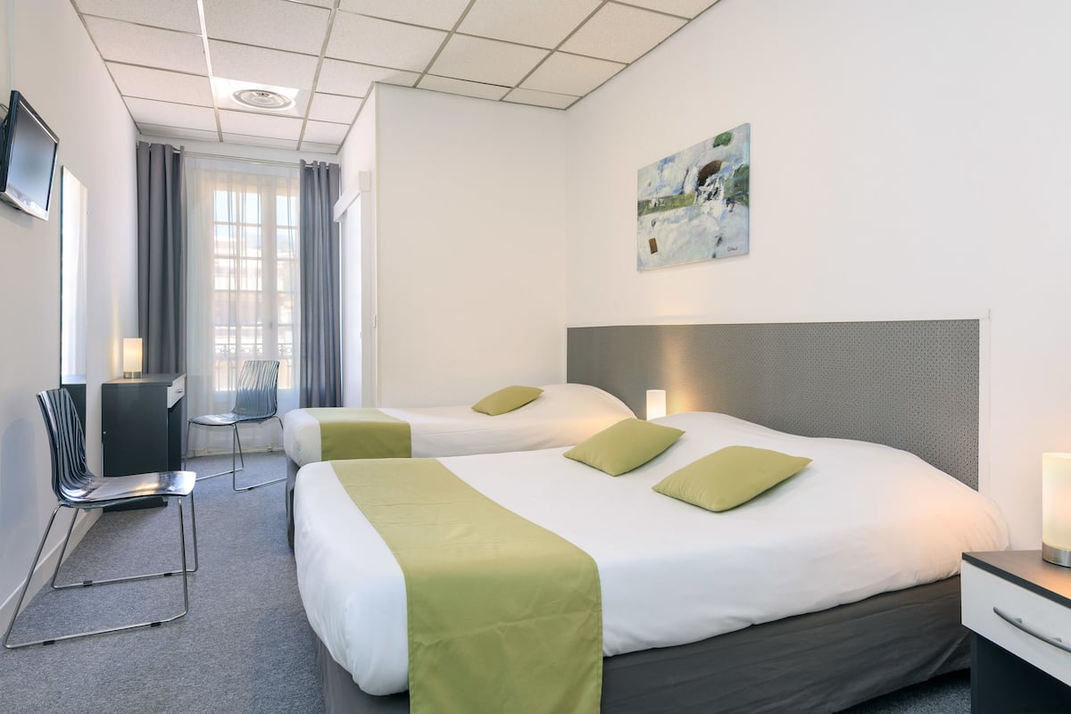 Triple Room | 1 bedroom, blackout curtains, free cots/infant beds, free WiFi