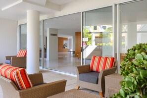 Lobby sitting area - Aspect Caloundra (Caloundra)