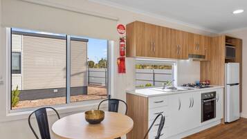 Deluxe 2 Bedroom Cabin - Sleeps 4 | In-room dining