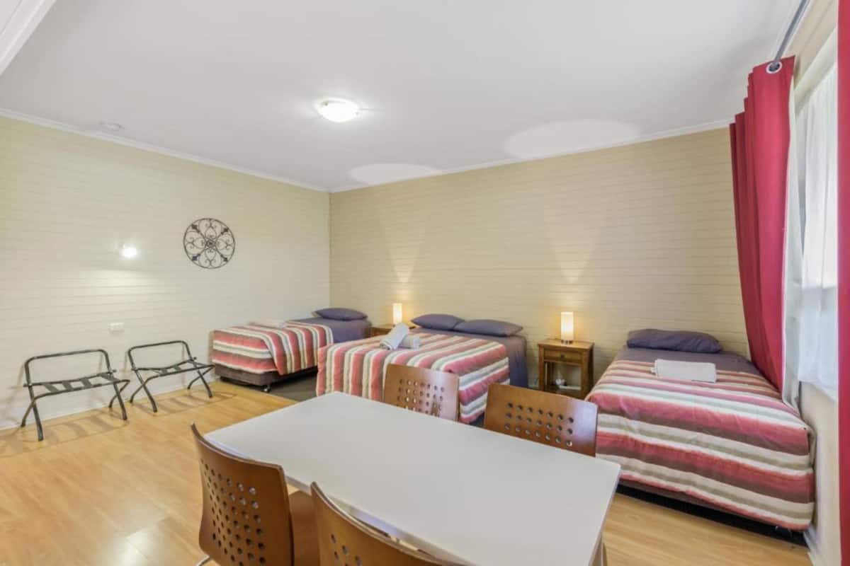 Ameublement personnalisé, chambres insonorisées