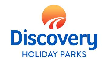 Un logotipo con el texto 'Discovery Holiday Parks'.