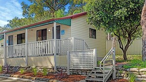 Standard Studio Room | Iron/ironing board, bed sheets - Discovery Parks - Woodman Point (Coogee)