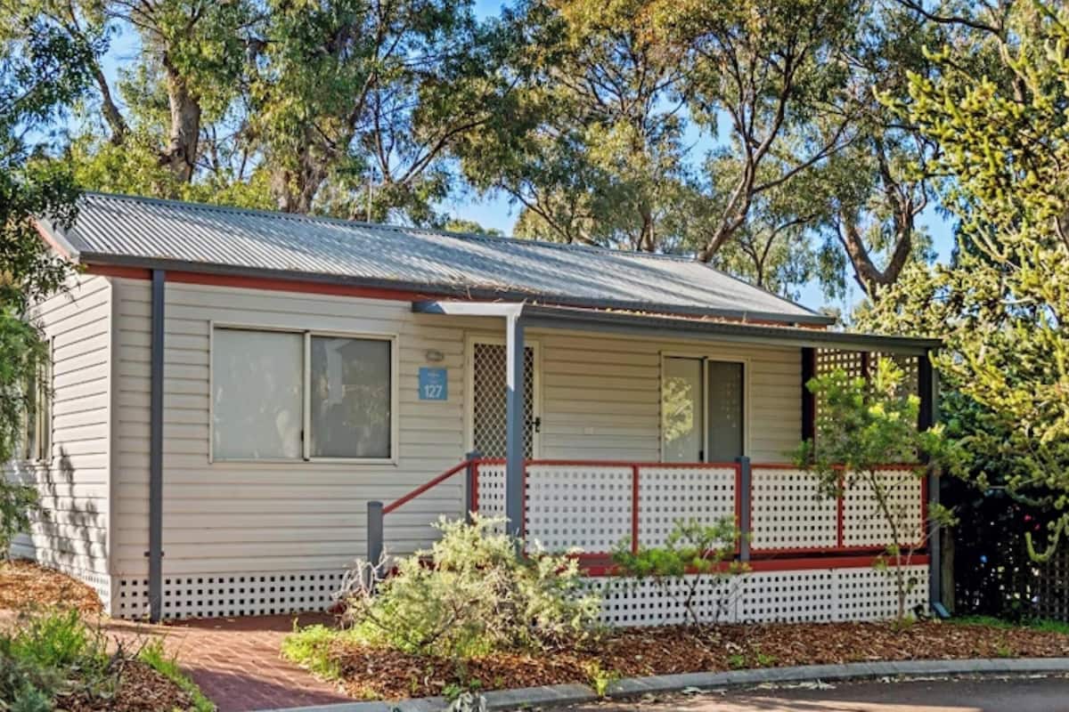 Stuga Standard - 1 sovrum | Strykjärn/strykbräda och sängkläder