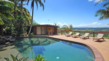 Cabana, 1 quarto (The Cabana Spa) | Piscina externa | Piscina externa, espreguiçadeiras