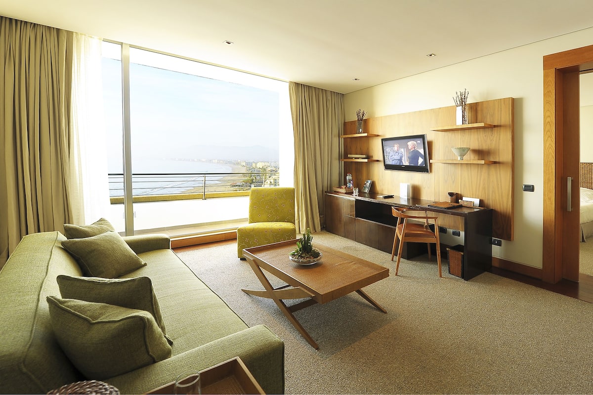 Ropa de cama de alta calidad y minibar