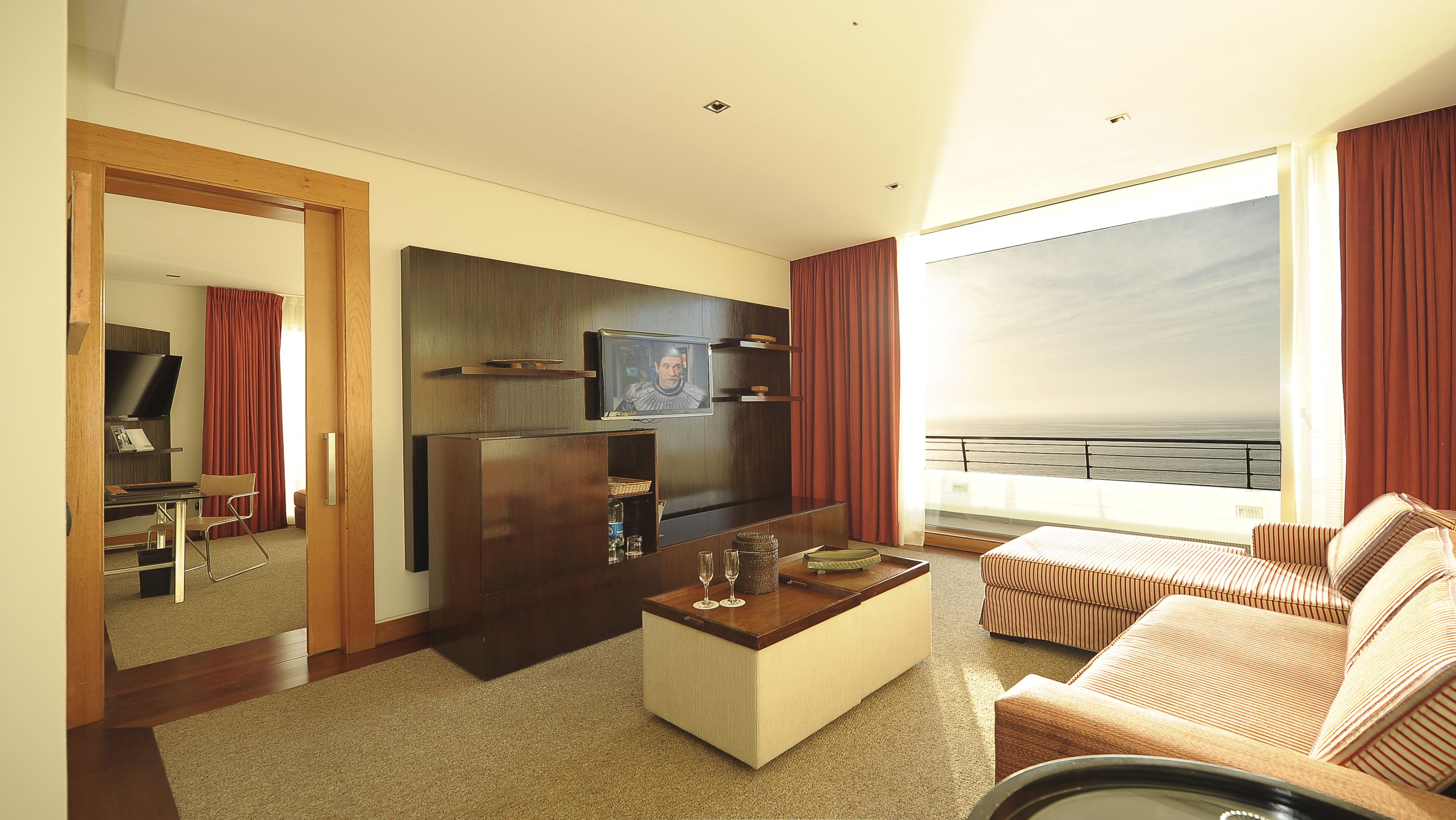presidential room, 1 king bed, non smoking | living room | 32-inch flat-screen tv with cable channels, tv