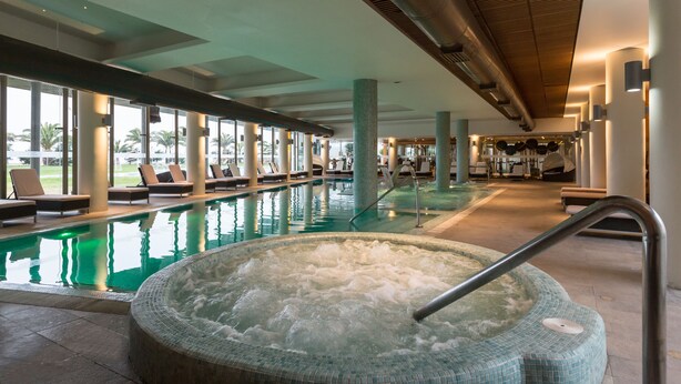 Bañera de hidromasaje interior
