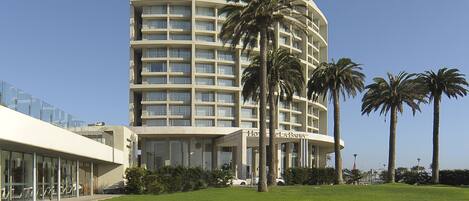 Indoor pool, 2 outdoor pools, sun loungers