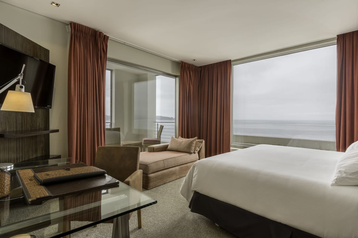 Presidential Room, 1 King Bed, Non Smoking | Premium bedding, minibar, in-room safe, desk