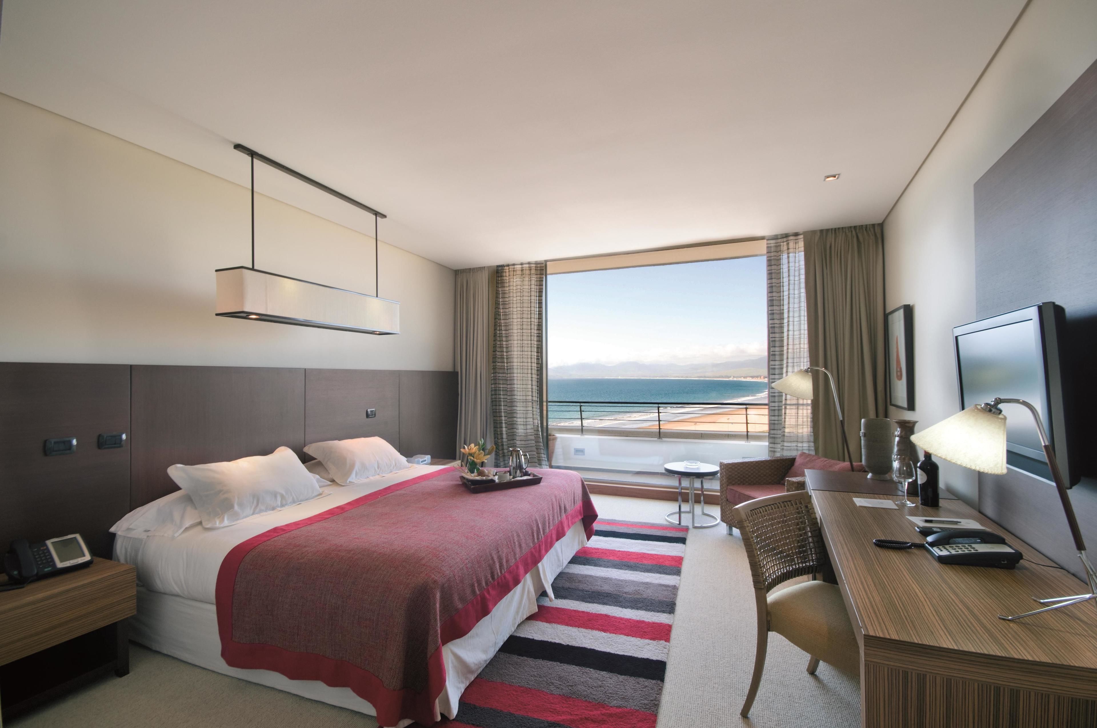 Hochwertige Bettwaren, Minibar, Zimmersafe, Schreibtisch