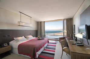 Ropa de cama de alta calidad y minibar 