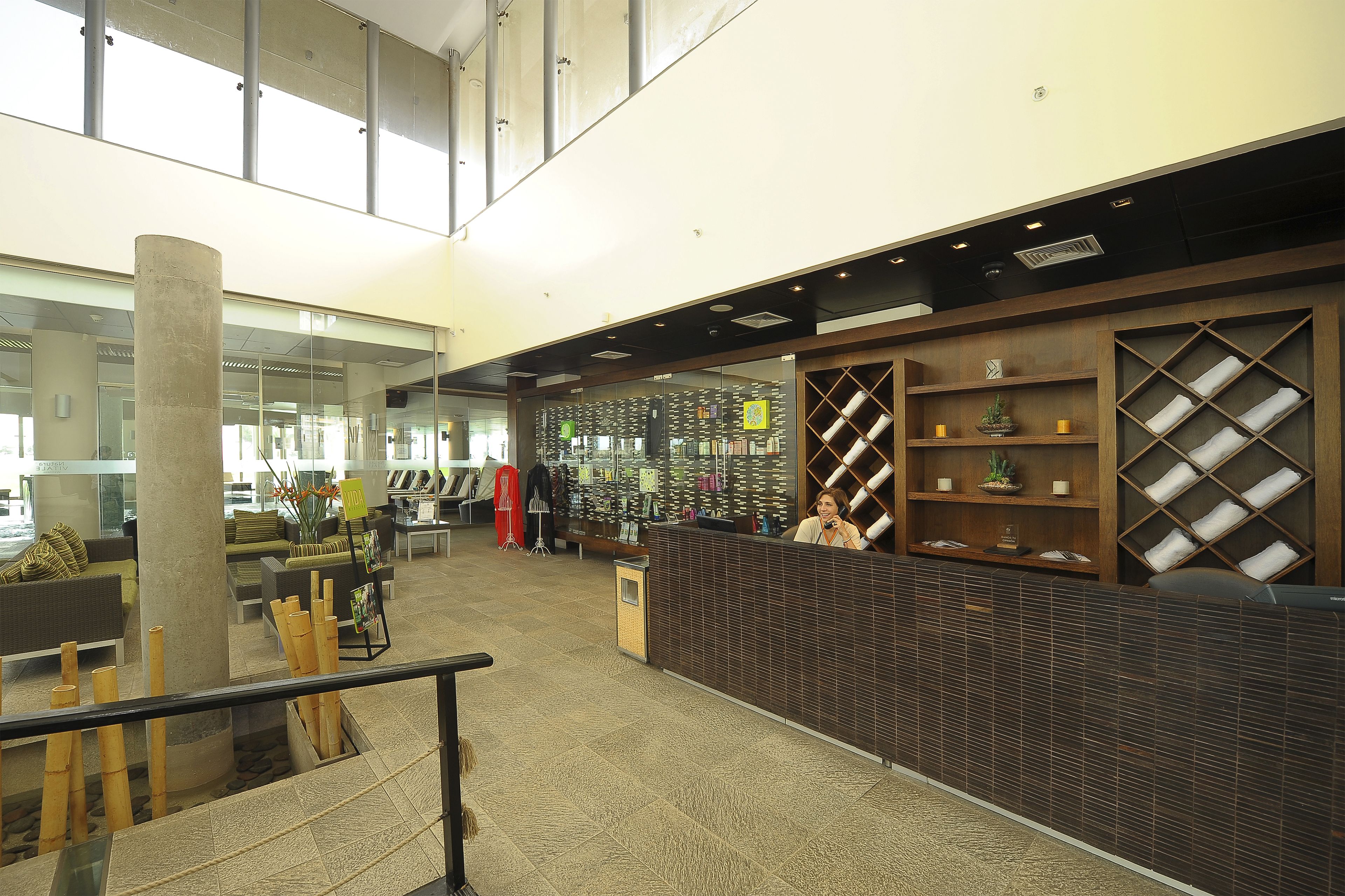 sauna, hot tub, steam room, body treatments, hydrotherapy, aromatherapy