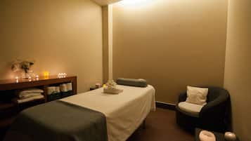 Relax in comfort with a single bed, a cozy reading nook, and a minimalist aesthetic.