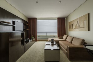 Presidential Room, 1 King Bed, Non Smoking | Living room | 32-inch flat-screen TV with cable channels, TV - Enjoy Coquimbo (Coquimbo)