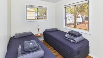 2 Bedrooms Budget Cabin- Shared Bathroom